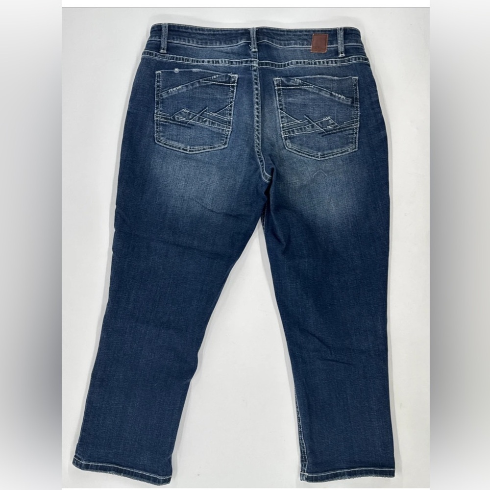 BKE Womens Gabby Jeans Size 32 Stretch Distressed Curvy Fit Straight Crop 34x25 - Picture 2 of 13